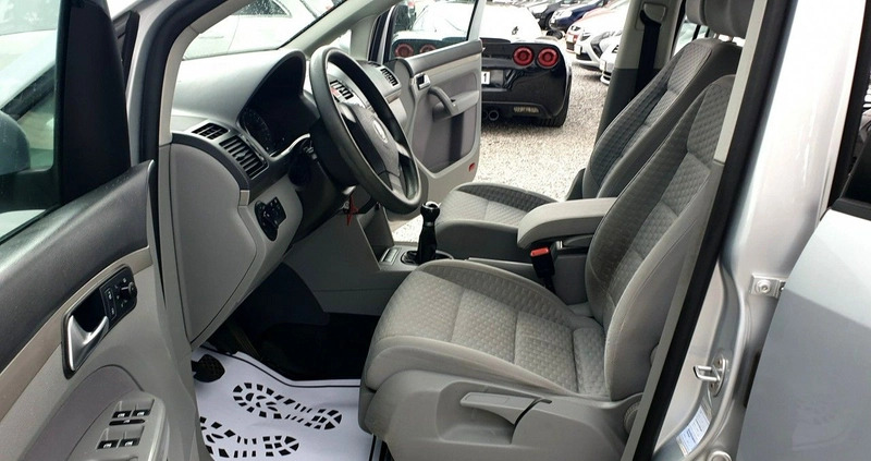 Volkswagen Touran cena 12900 przebieg: 274000, rok produkcji 2010 z Prudnik małe 529